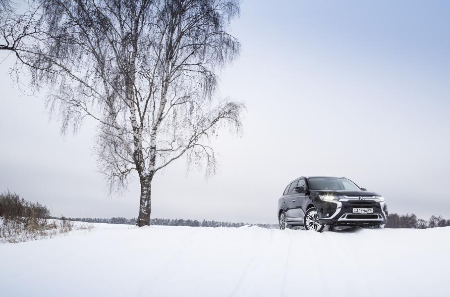 А спрятанная под задним свесом запаска ограничивает проходимость Mitsubishi Outlander