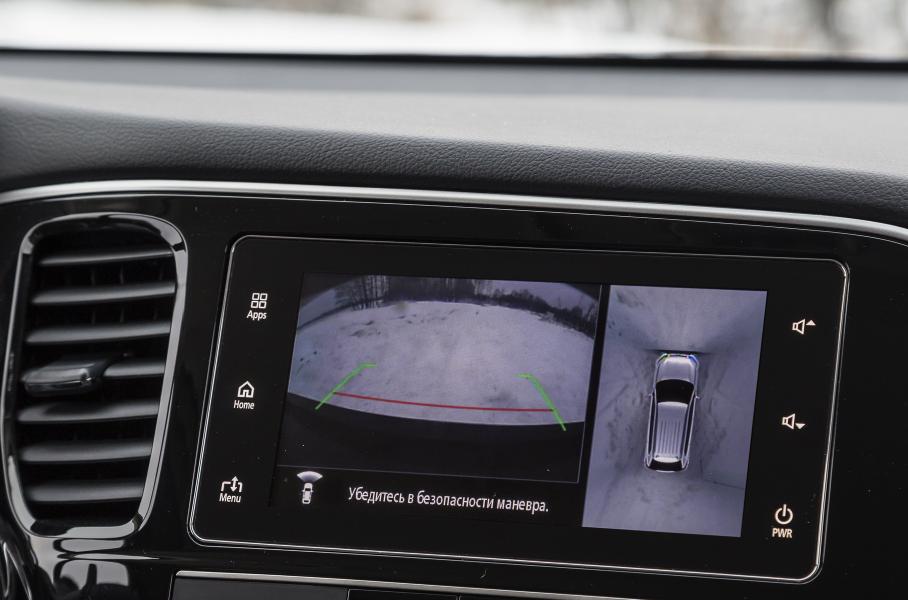 Четыре камеры имитируют вид на автомобиль сверху Mitsubishi Outlander
