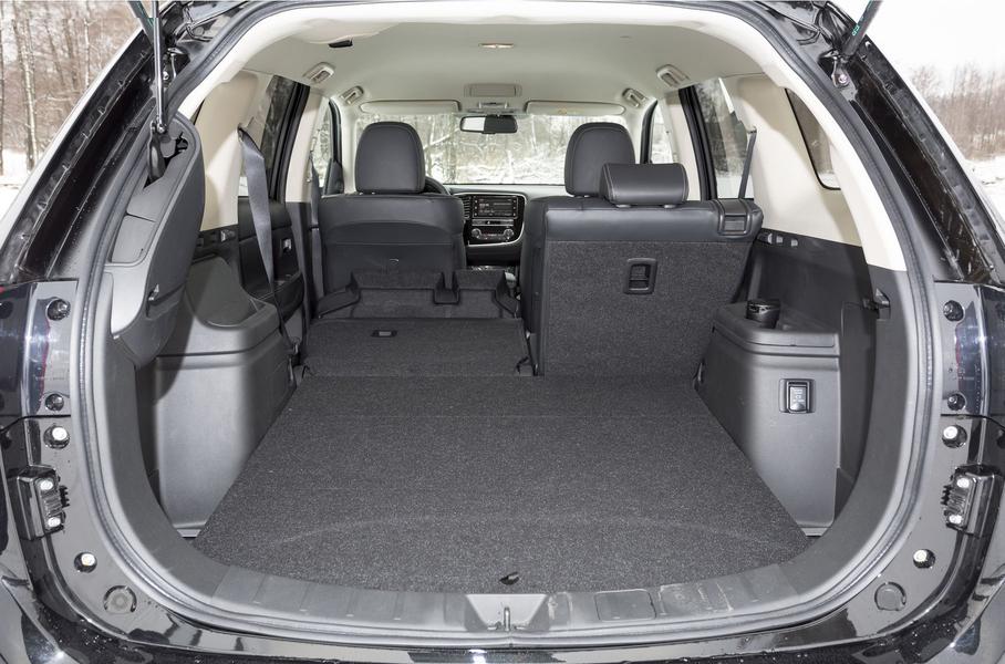 Задний диван складывается по частям... Mitsubishi Outlander