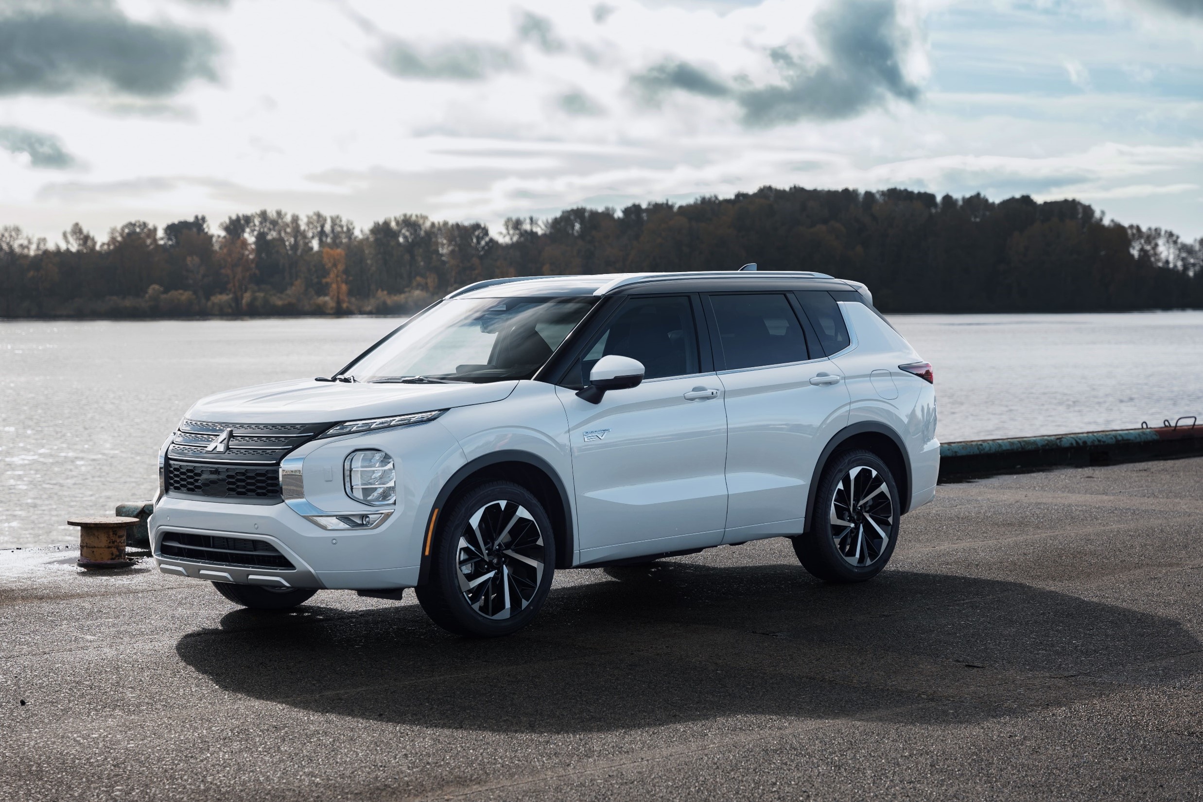 Mitsubishi Motors объявляет о старте продаж нового Outlander PHEV в Северной Америке